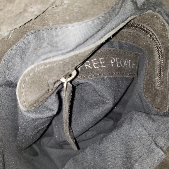 FREE PEOPLE BILLIE SUEDE CROSSBODY NWT. - Picture 5 of 6